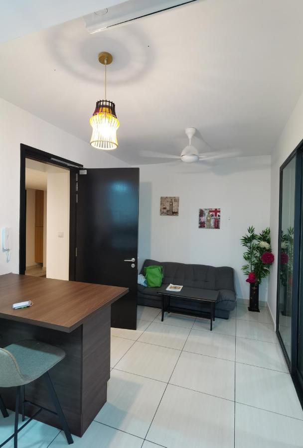 Almas Puteri Harbour Apartment Нусаджая Екстериор снимка