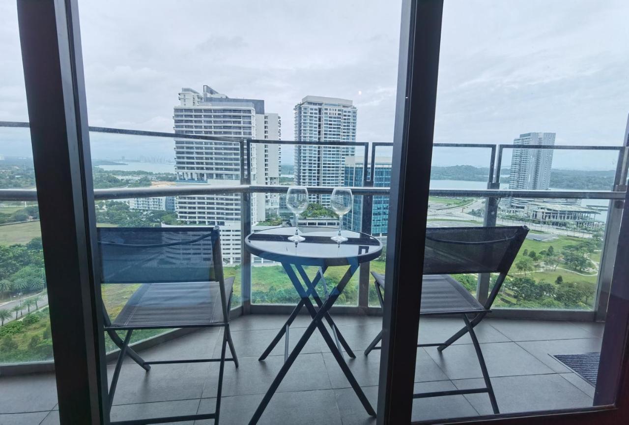 Almas Puteri Harbour Apartment Нусаджая Екстериор снимка