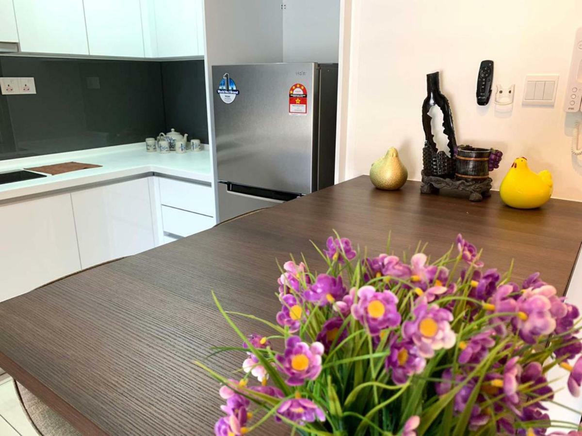 Almas Puteri Harbour Apartment Нусаджая Екстериор снимка