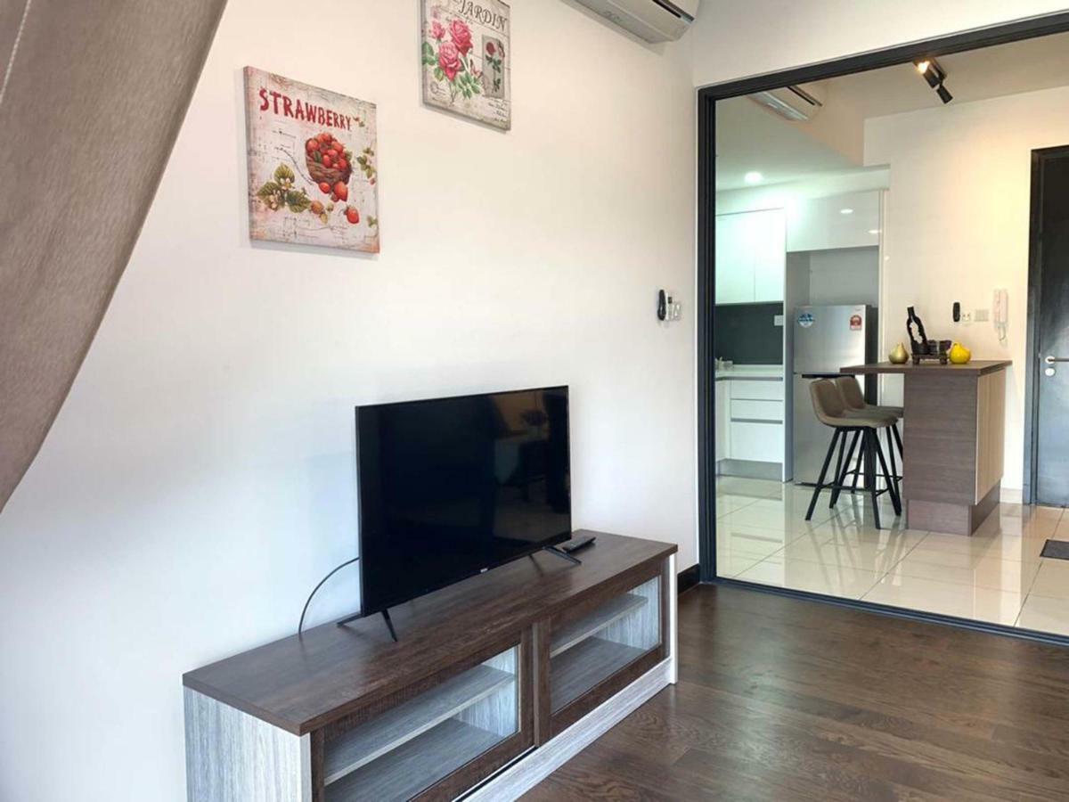 Almas Puteri Harbour Apartment Нусаджая Екстериор снимка