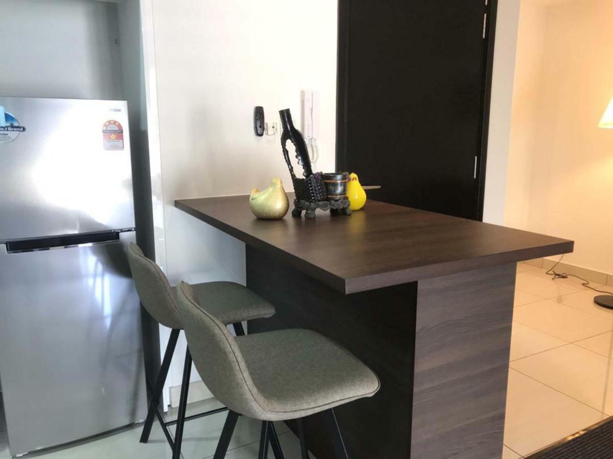 Almas Puteri Harbour Apartment Нусаджая Екстериор снимка