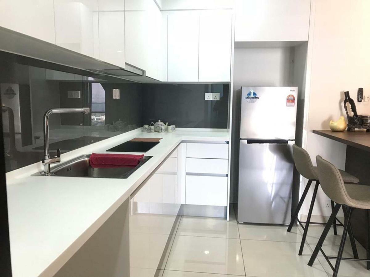 Almas Puteri Harbour Apartment Нусаджая Екстериор снимка