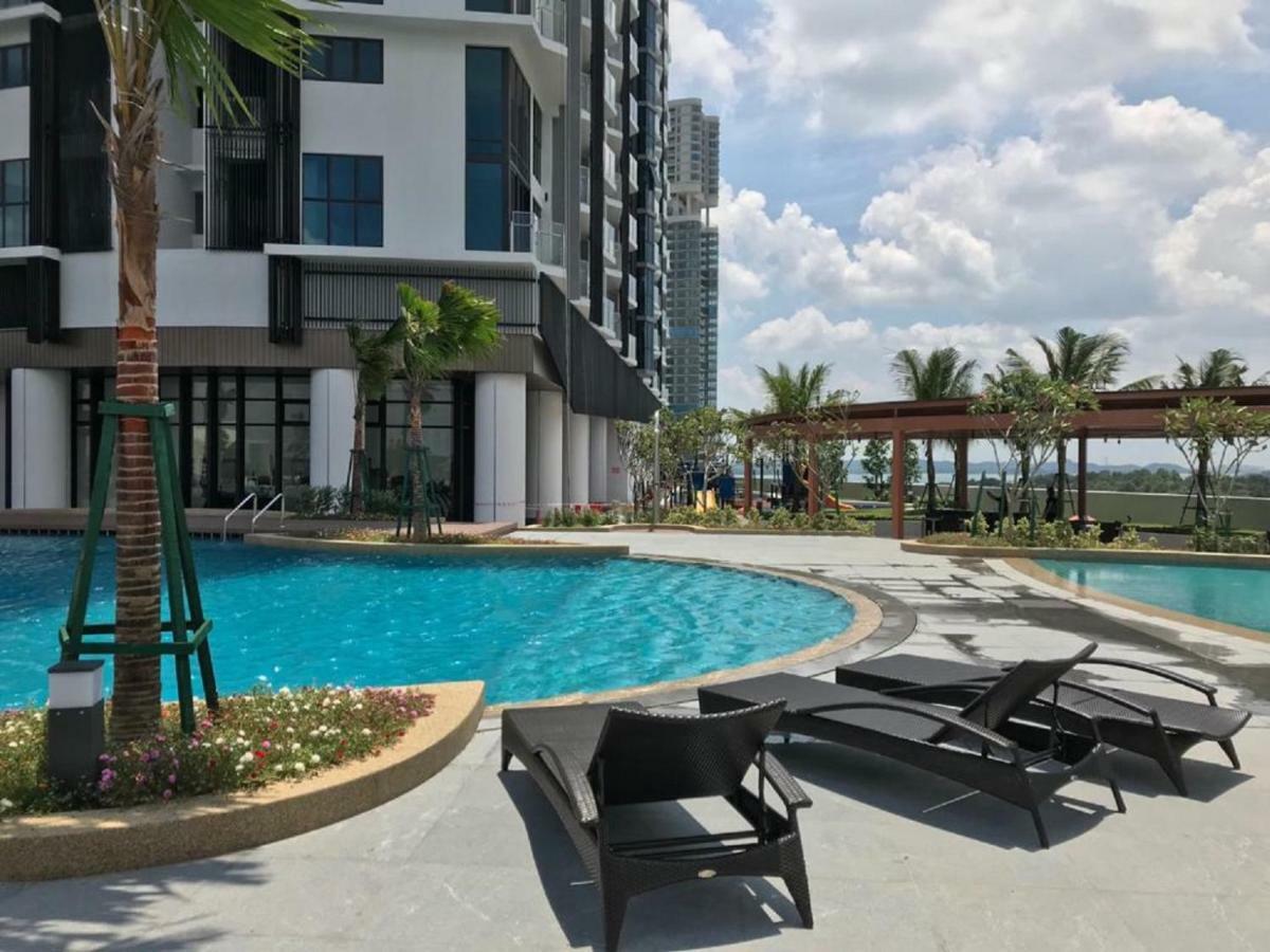 Almas Puteri Harbour Apartment Нусаджая Екстериор снимка